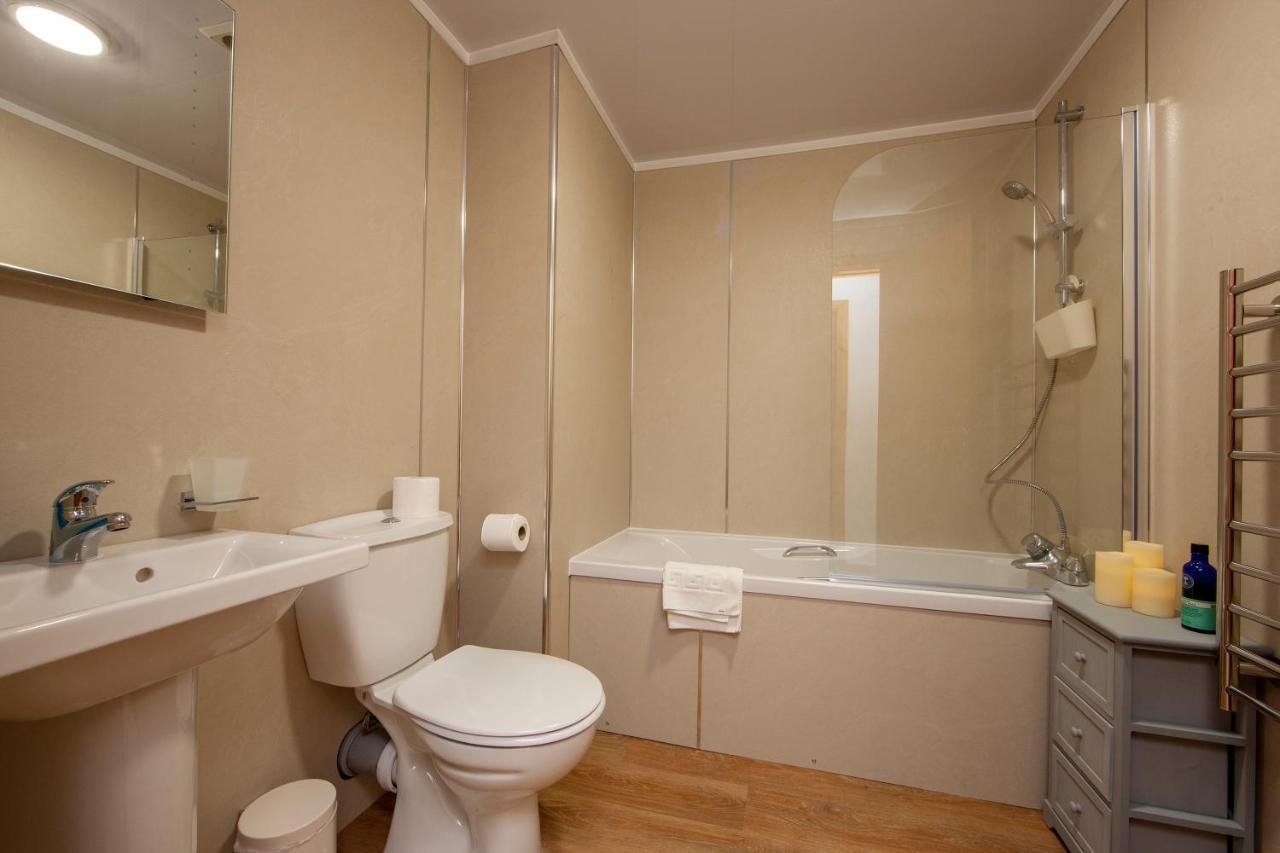 אובאן Esplanade Court Holiday Apartments מראה חיצוני תמונה
