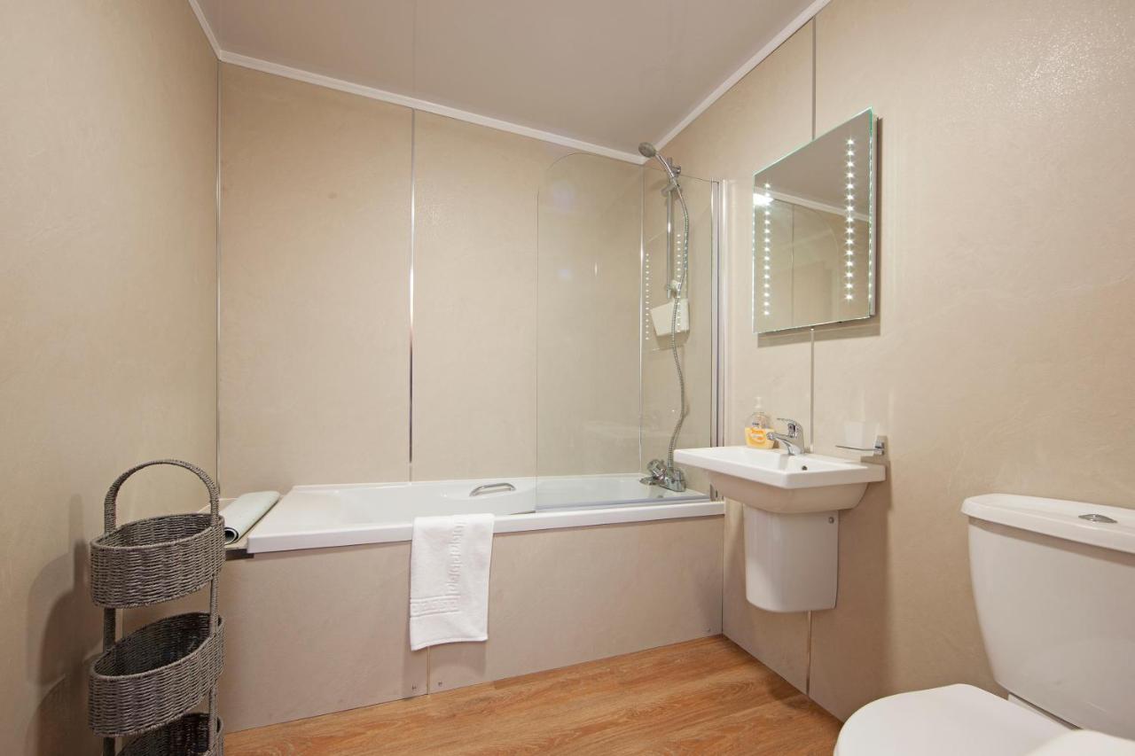 אובאן Esplanade Court Holiday Apartments מראה חיצוני תמונה